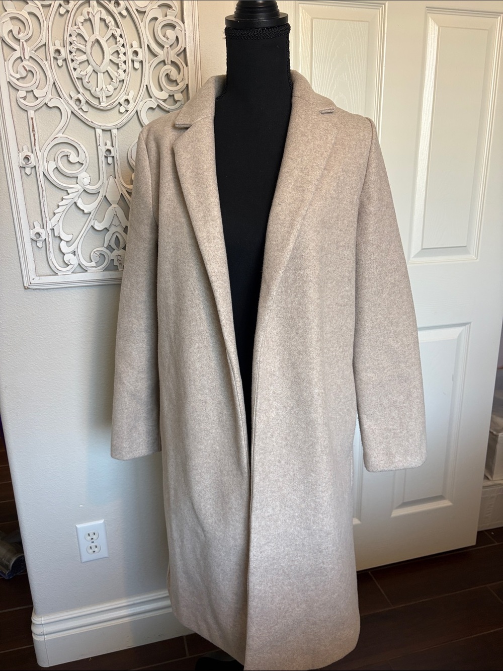Zara women’s Classic Long Open Front Wool-Blend Coat in Light Beige